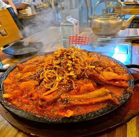홍홍식당 김해율하본점
